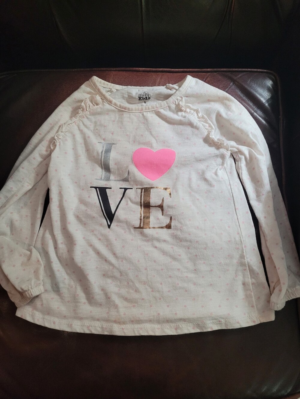 Kids Headquarters featuring a pink heart and the letters "L, V, E" Sz 5